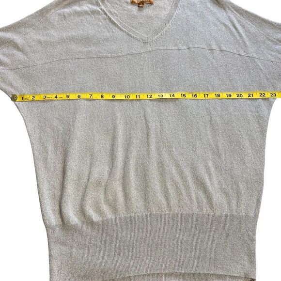 Ellen Tracy Silver Metallic Knit Top Large Short Sleeves V Neck - Picture 4 of 8